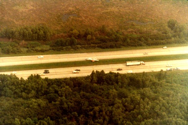 Cessna 172 down on I-10